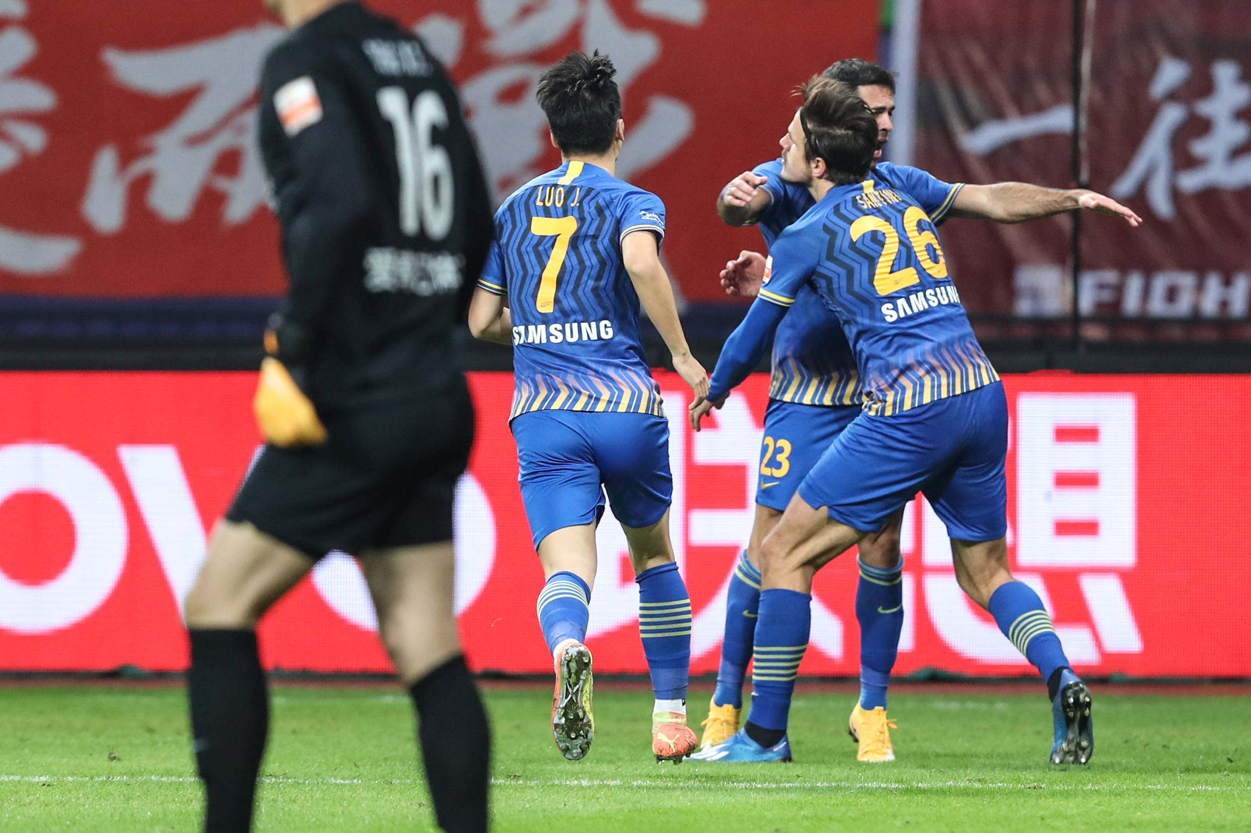 包含江苏苏宁击败重庆力帆，士气高涨准备迎战下一轮的词条