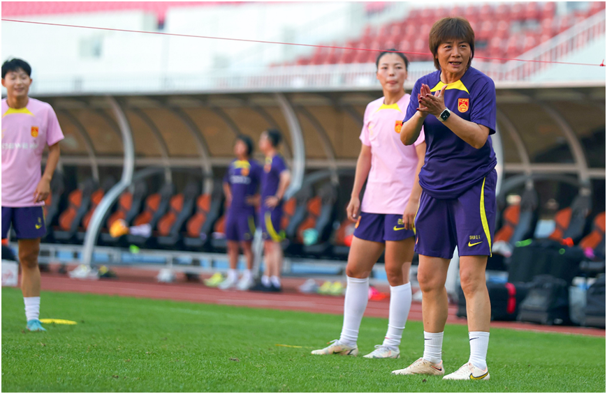 od体育投注-青少年足球比赛：女足代表团勇往直前