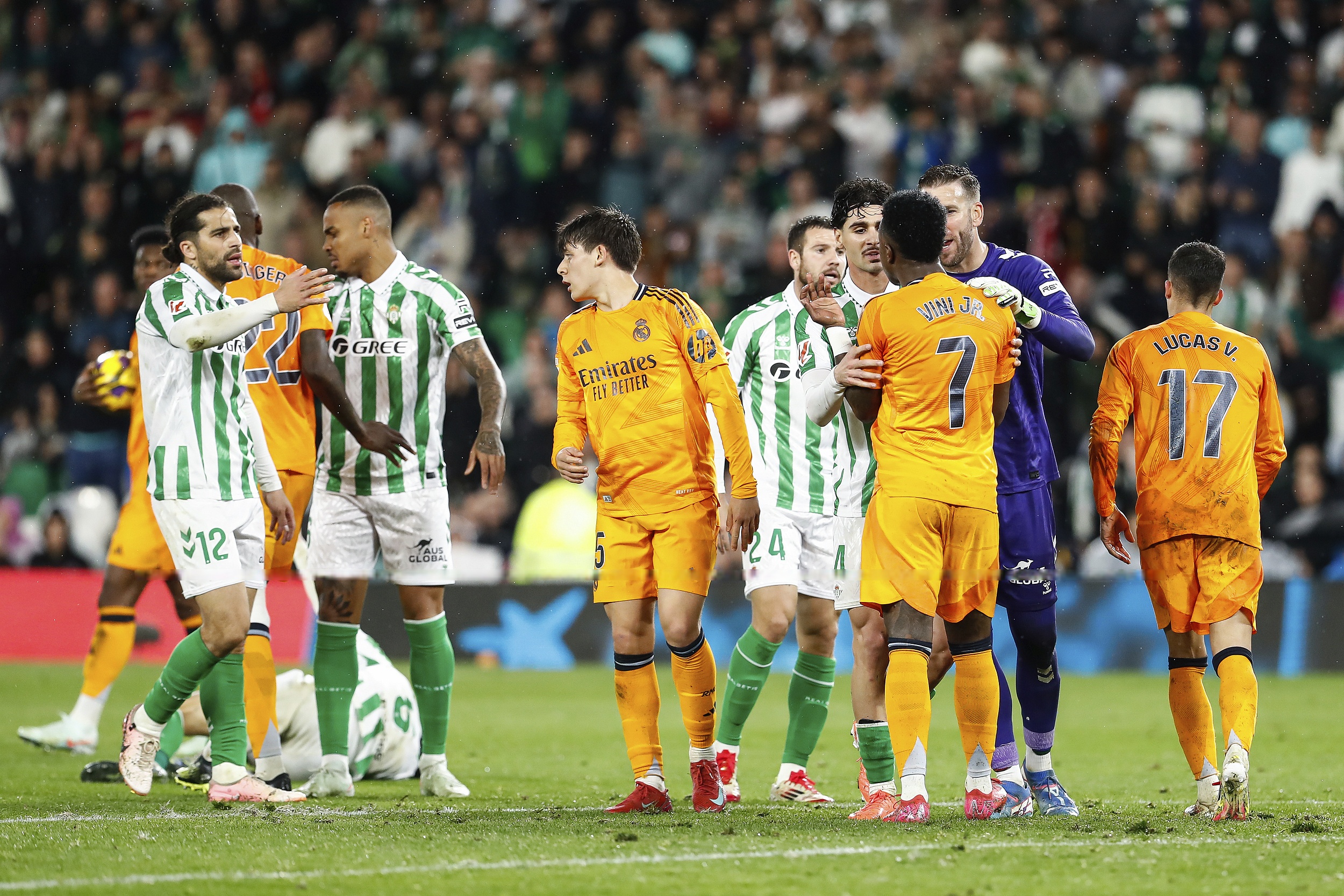 包含皇家贝蒂斯主场爆冷负于埃尔切,遭遇连败的词条