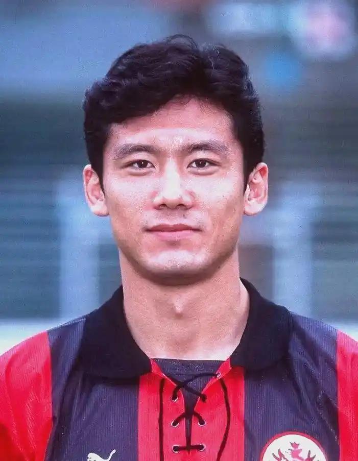 od体育官方入口-足球传奇球员回顾职业生涯最辉煌时刻