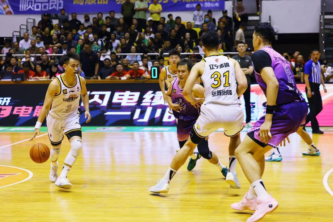 od体育在线-中国篮球联赛开幕式隆重举行,球迷狂欢