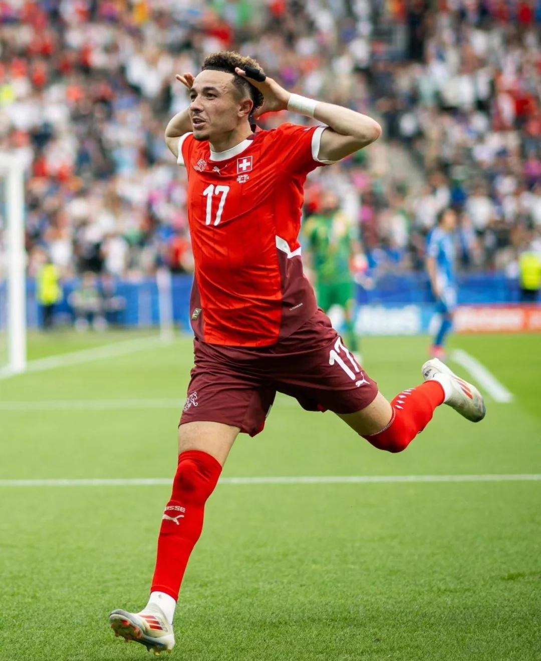 详细阅读:瑞士队在比赛中展现出众技术,助球队赢得胜利的简单介绍 瑞士队在比赛中展现出众技术,助球队赢得胜利的简单介绍